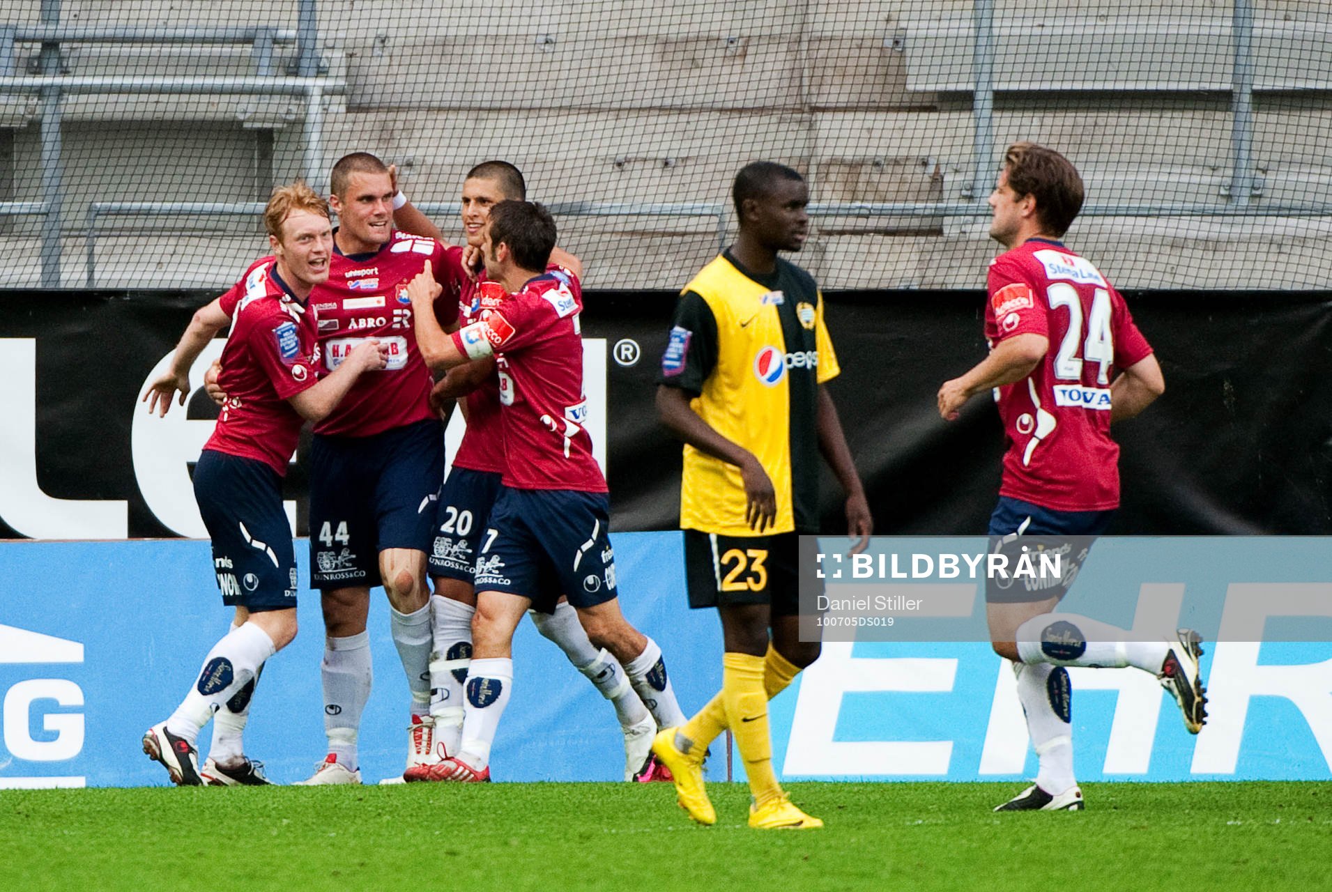 David Leinar gör 2-0 för Örgryte, jubel