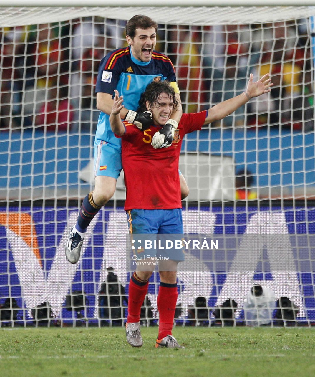 Carles Puyol och Iker Casillas, Spanien, jubel