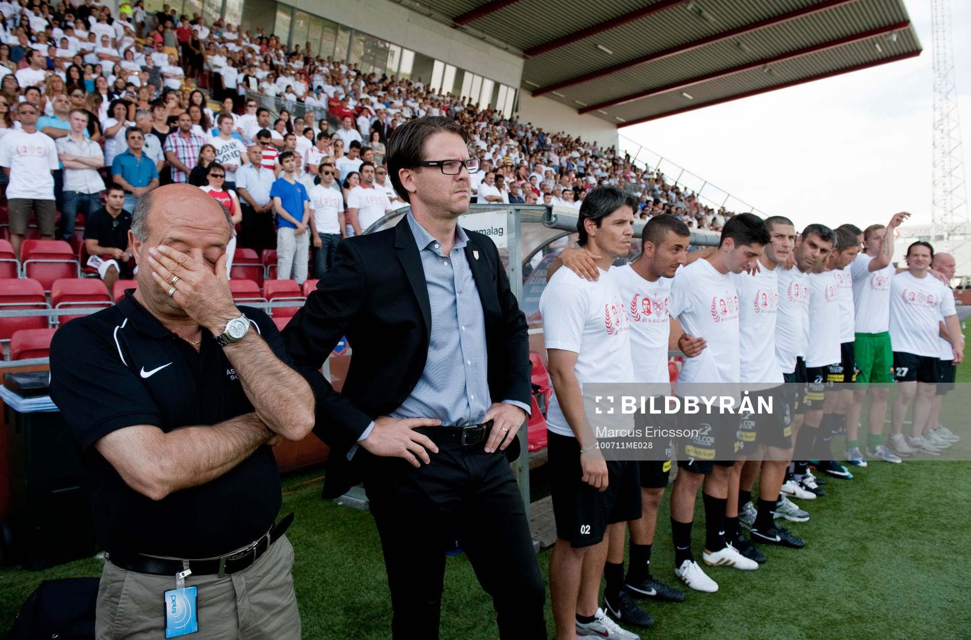 Rikard Norling, tränare Assyriska.  En tyst minut för