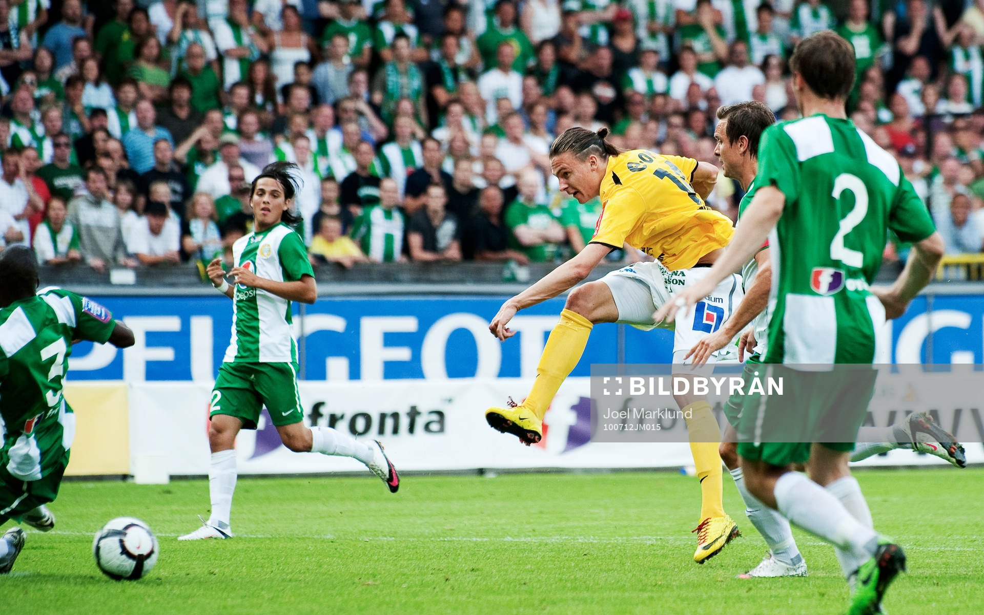 Erik Johansson, Falkenberg, skjuter mot mål