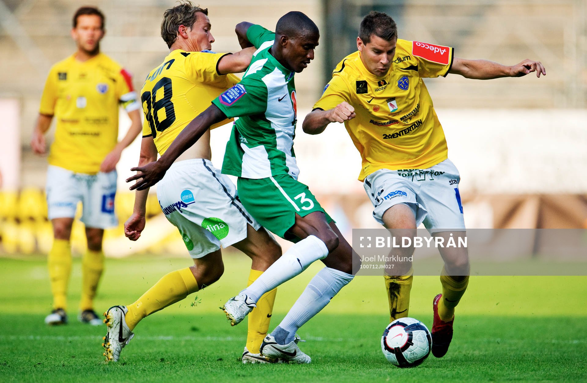 Jose Monteiro de Macedo, Hammarby, försöker ta sig förbi