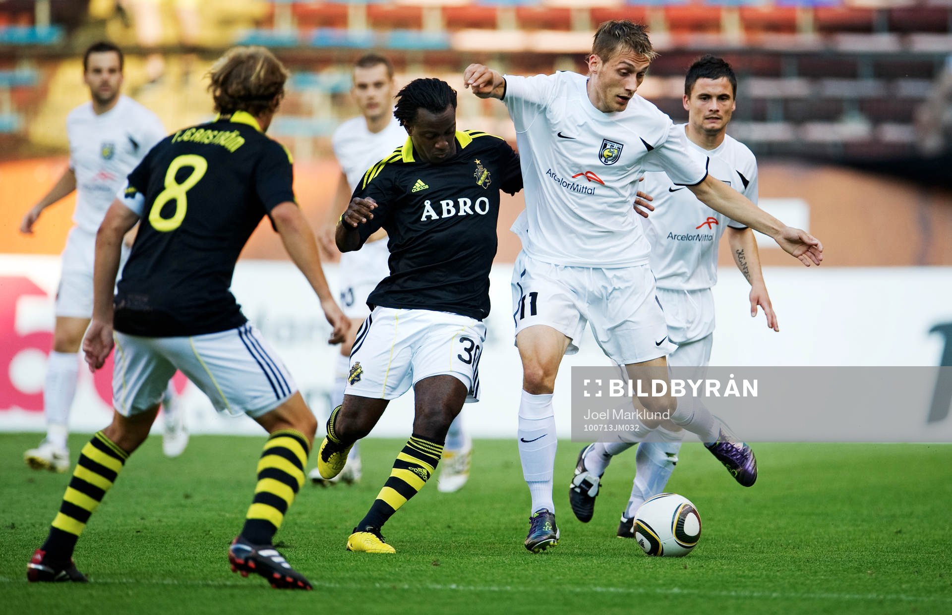Dulee Johnson, AIK, kämpar mot Dan Collette, Jeunesse Esch