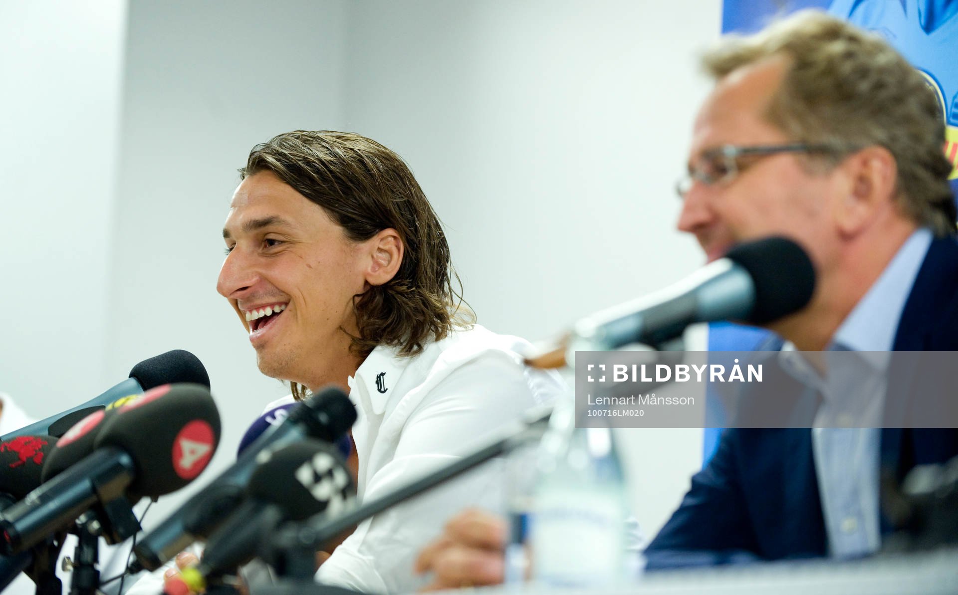 Zlatan Ibrahimovic, tackar åter ja till spel i det svenska