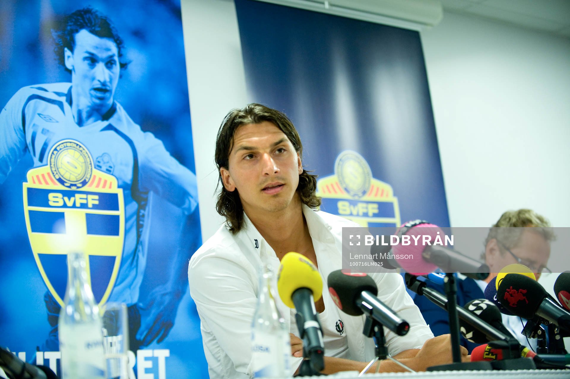Zlatan Ibrahimovic, tackar åter ja till spel i det svenska