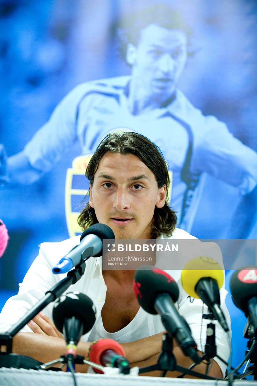 Zlatan Ibrahimovic, tackar åter ja till spel i det svenska