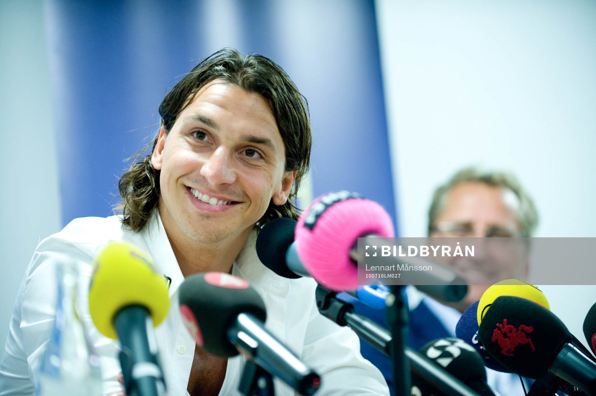 Zlatan Ibrahimovic, tackar åter ja till spel i det svenska
