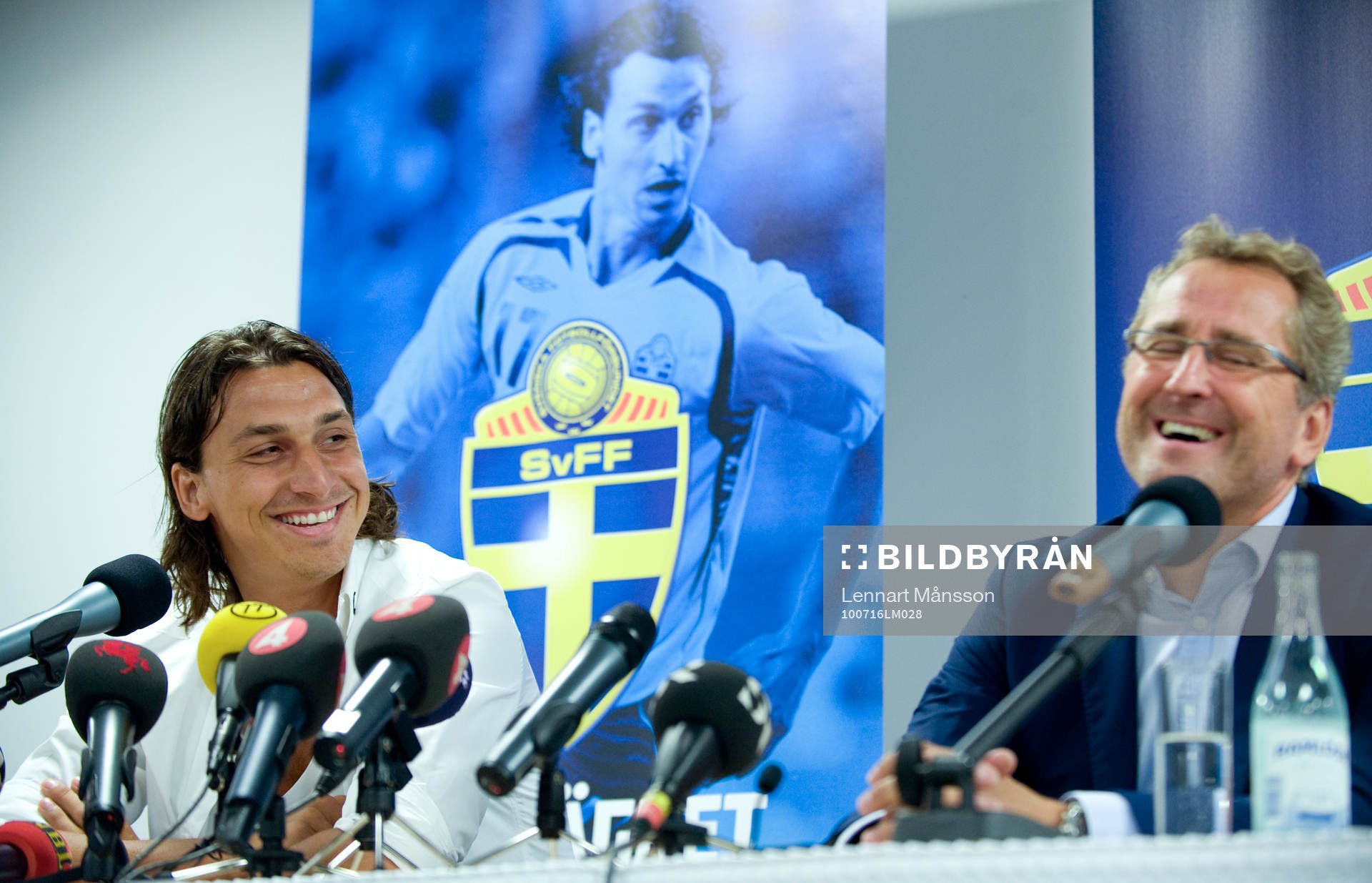 Zlatan Ibrahimovic, tackar åter ja till spel i det svenska