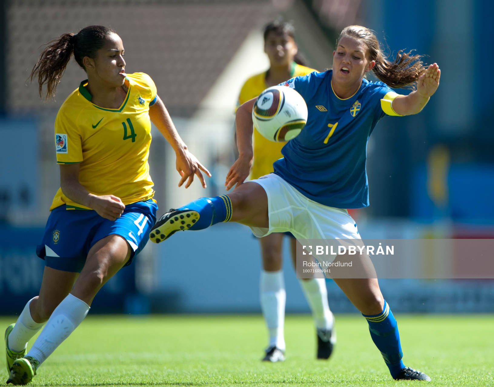 Estergaine, Brasilien och Emilia Appelqvist, Sverige