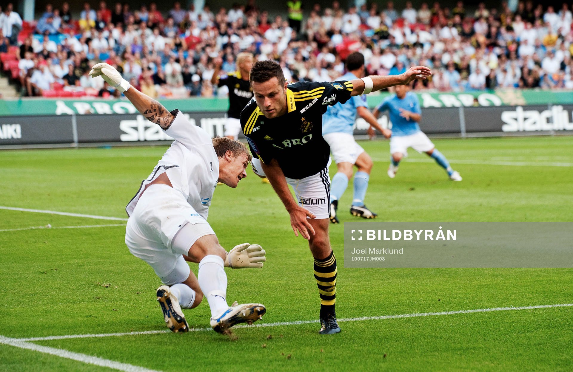 Adomir Catovic, AIK, krockar med Johan Dahlin, målvakt,
