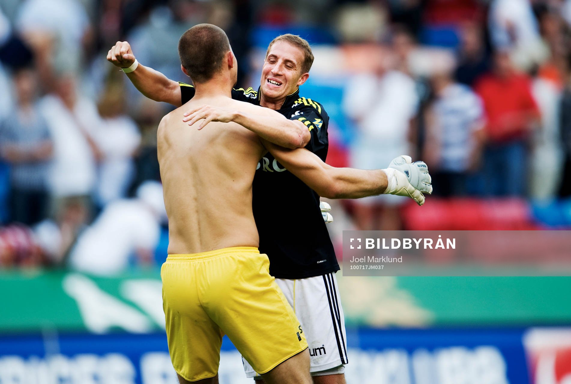 Ivan Turina, målvakt, och Kenny Pavey, AIK, jubel