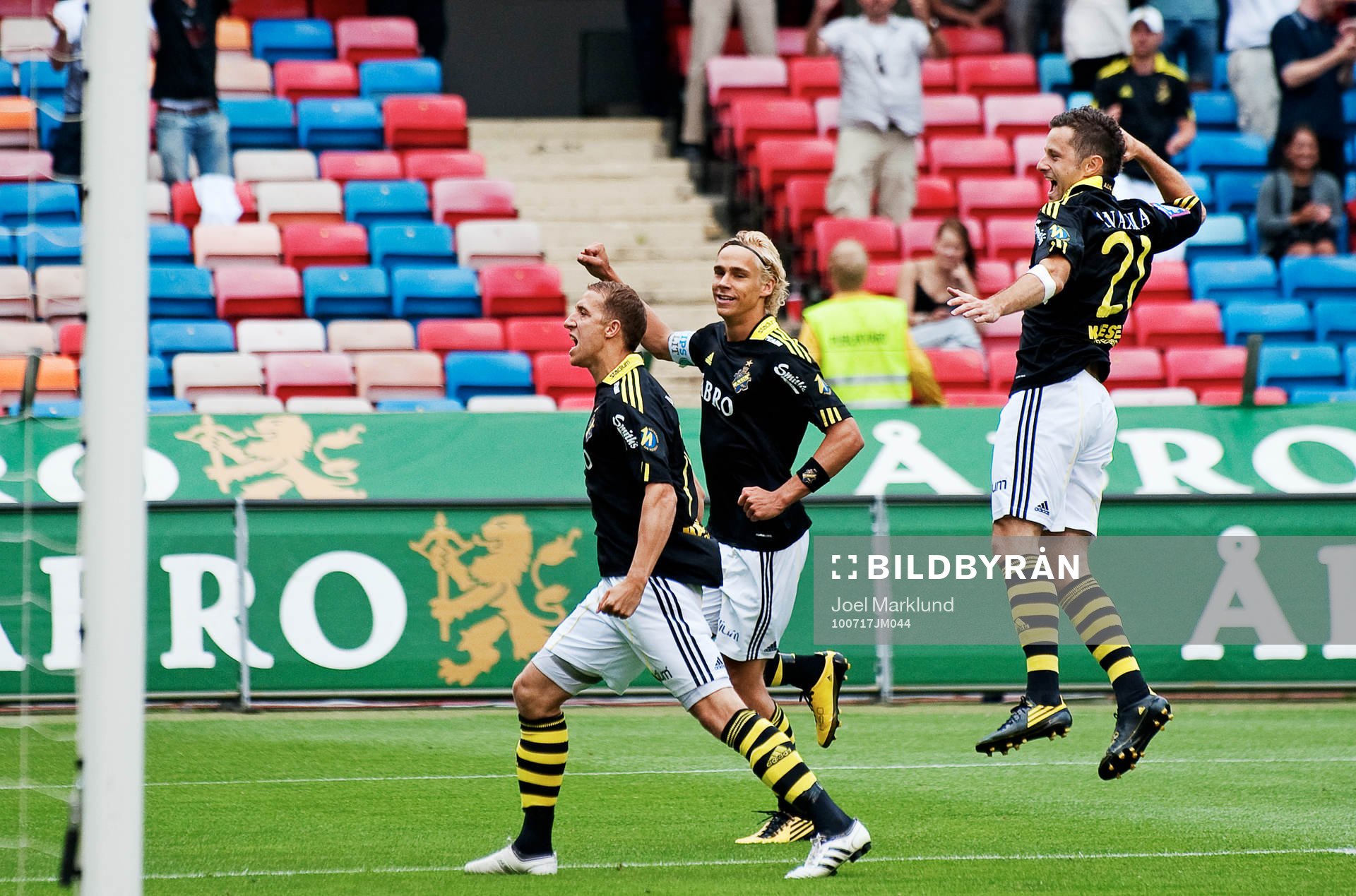 Kenny Pavey, Pontus Engblom och Adomir Catovic, AIK, jubel