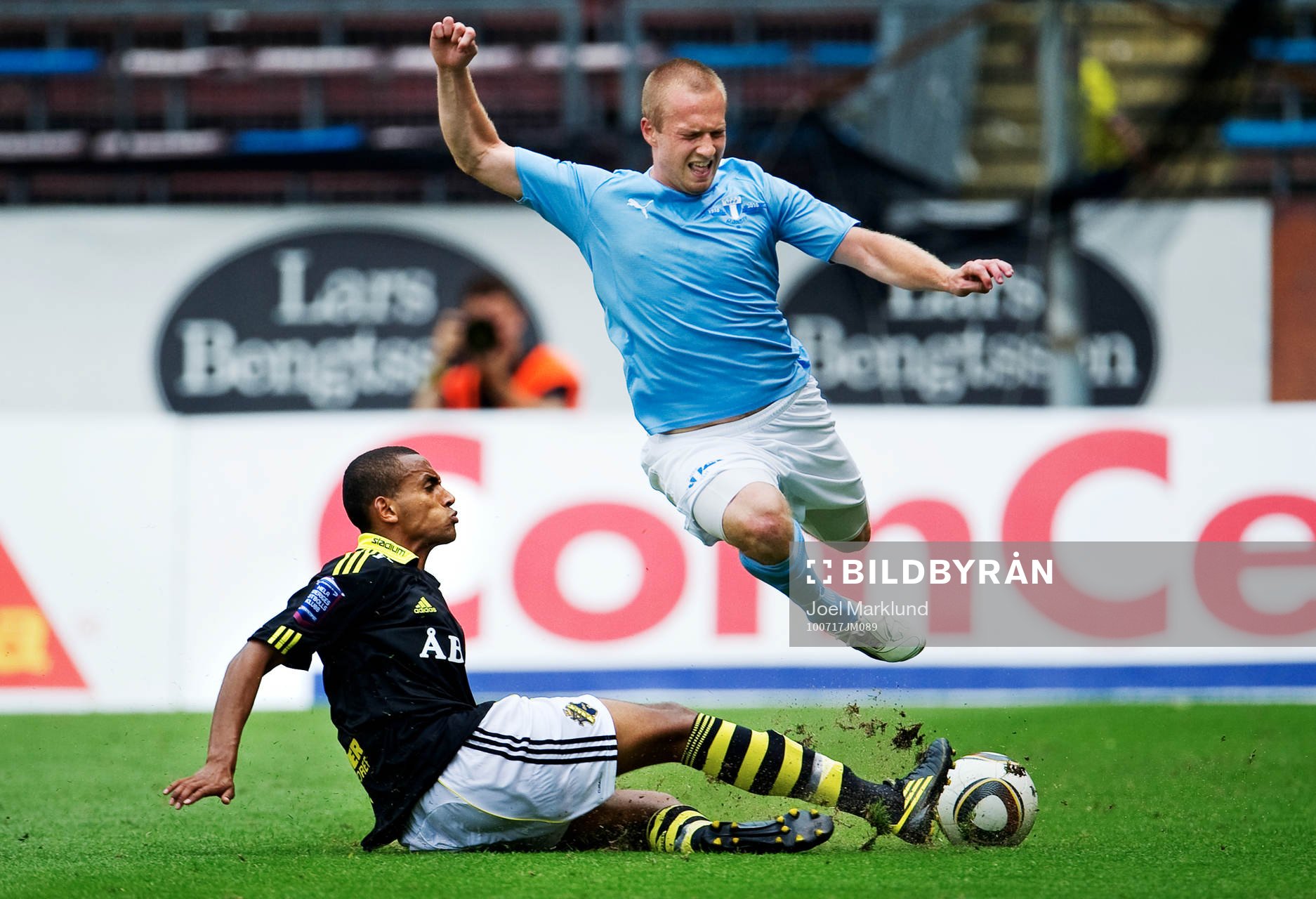 Walid Atta, AIK, stoppar Daniel Larsson, Malmö