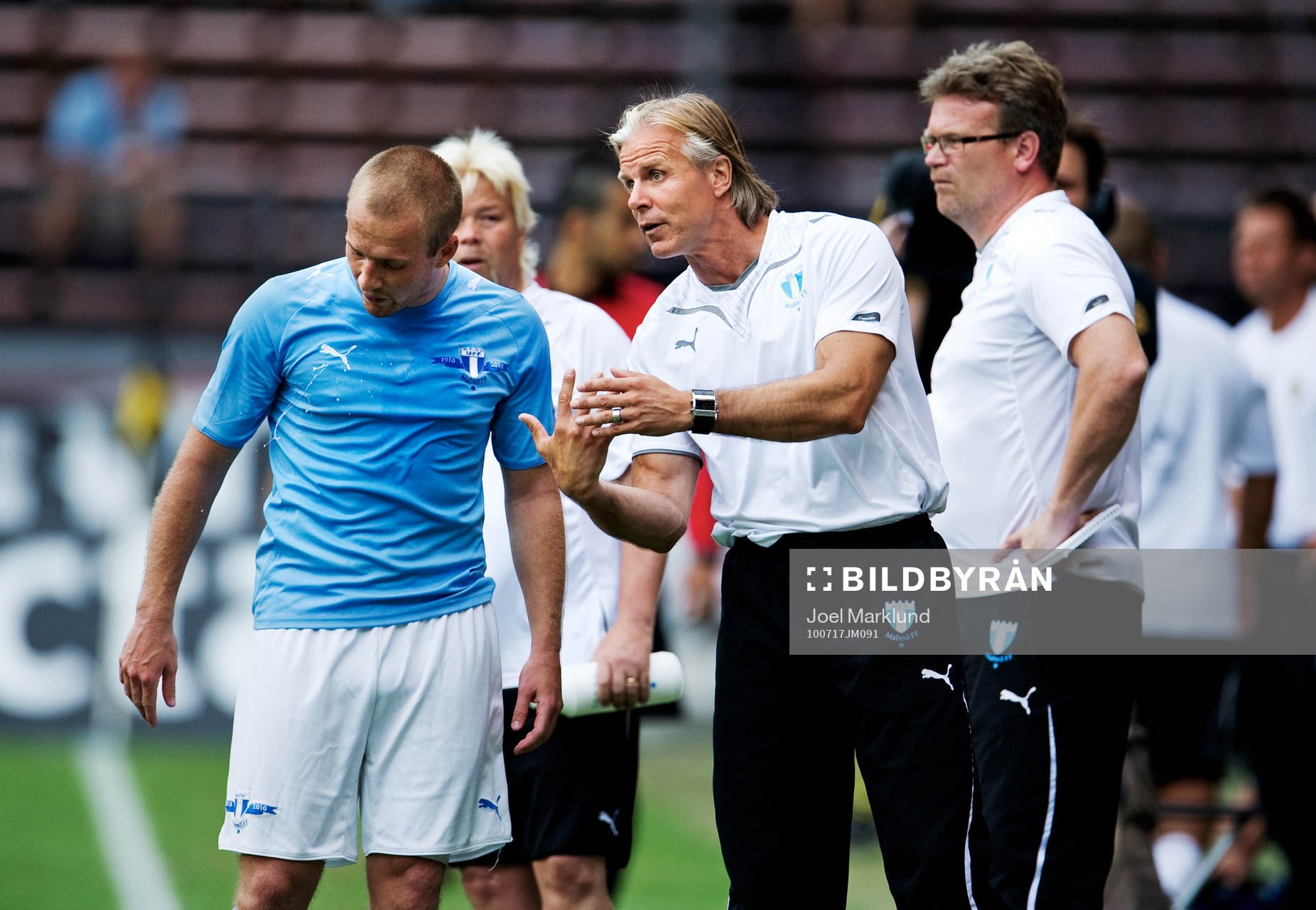 Roland Nilsson, tränare, Malmö, ger instruktioner till