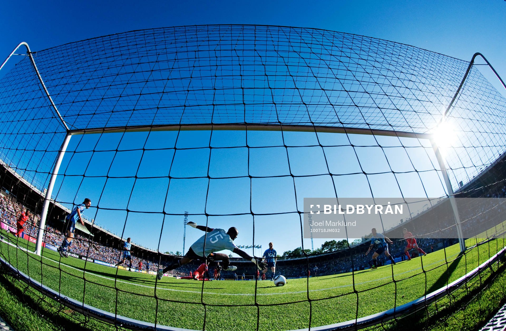 Pa Dembo Touray, målvakt, Djurgården, släpper in 0-1 på