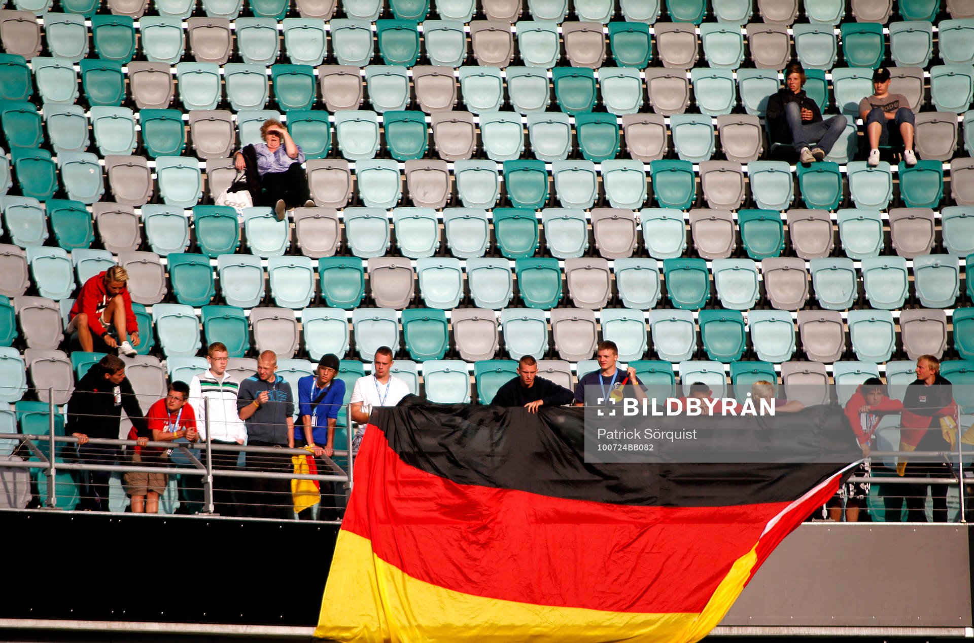 Läktare, åskådare, flagga