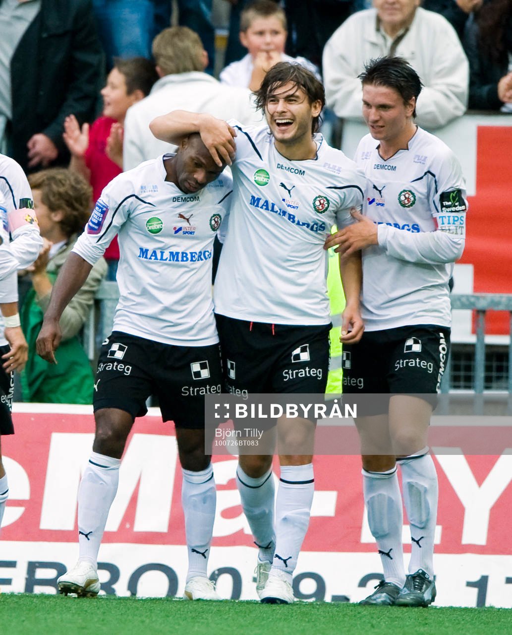  Samuel Wowoah och Astrit Ajdarevic och Markus Astervald, Örebro, jubel efter 2-0.