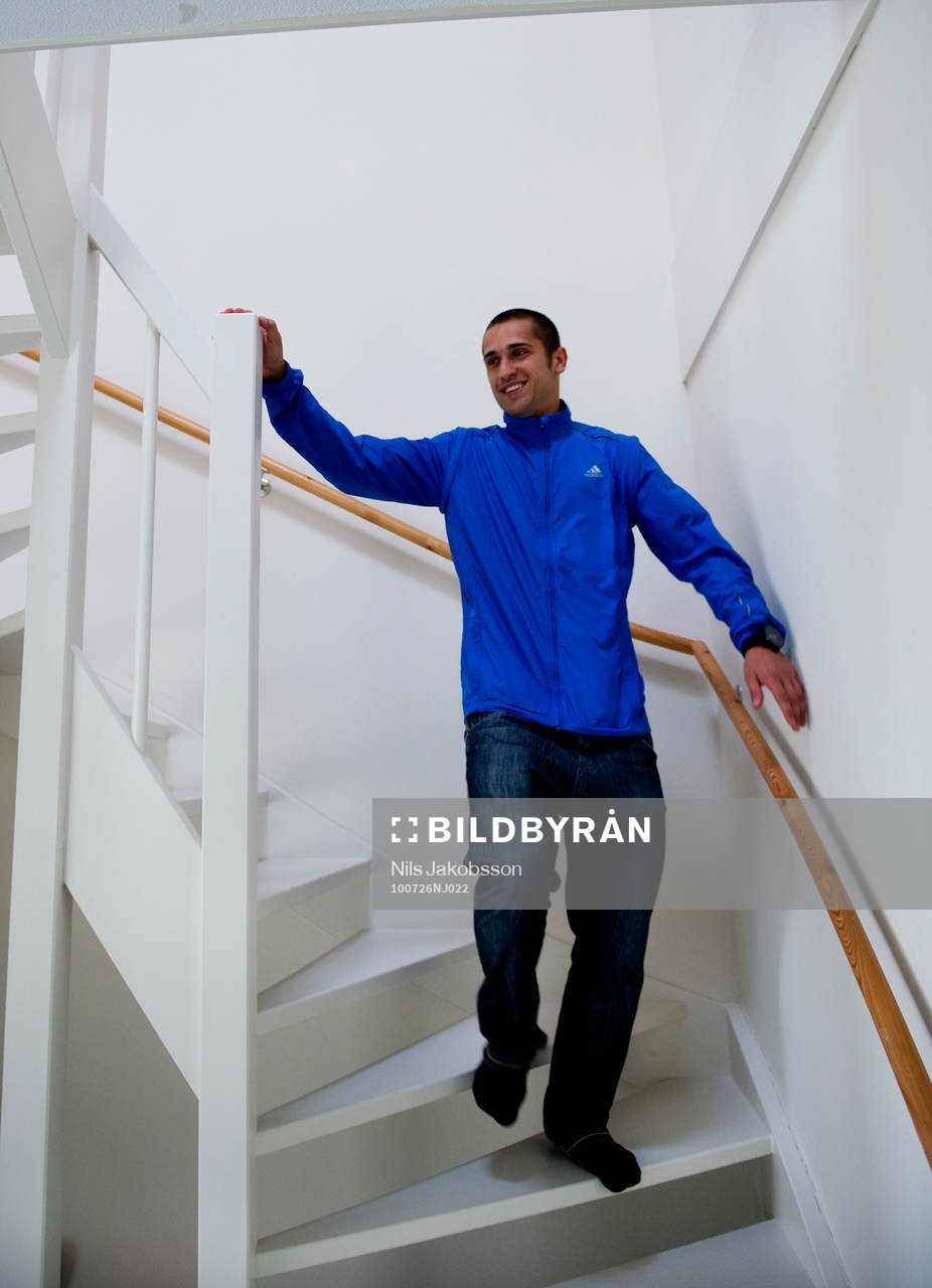 Emir Bajrami, hemma i lägenheten i Twente