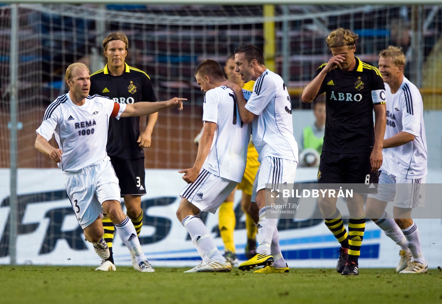  Målglädje i Rosenborg efter mål av Markus Henriksen,  Rosenborg. Jubel.