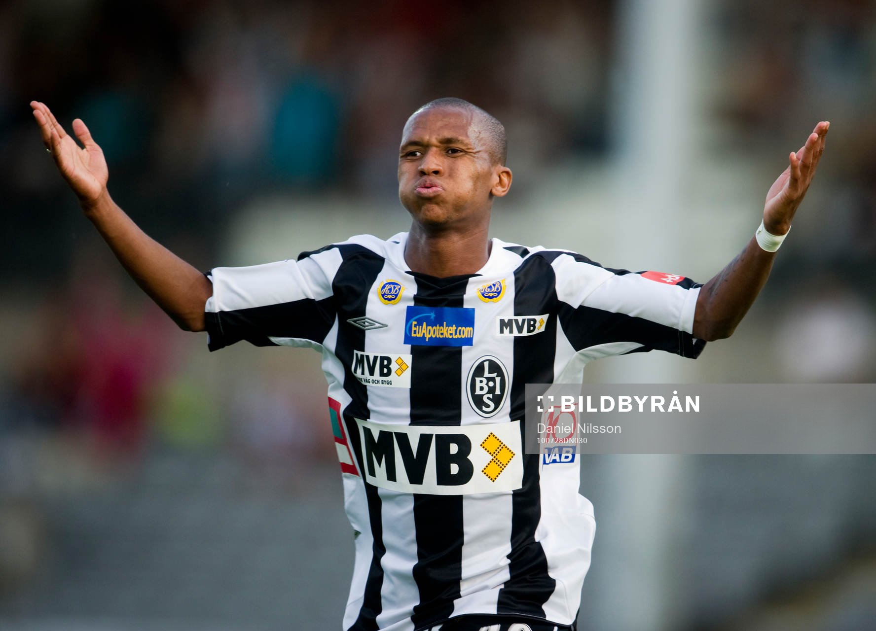  Amethyst  Bradley Raleni, Landskrona jubel efter sitt 2-1 mål.