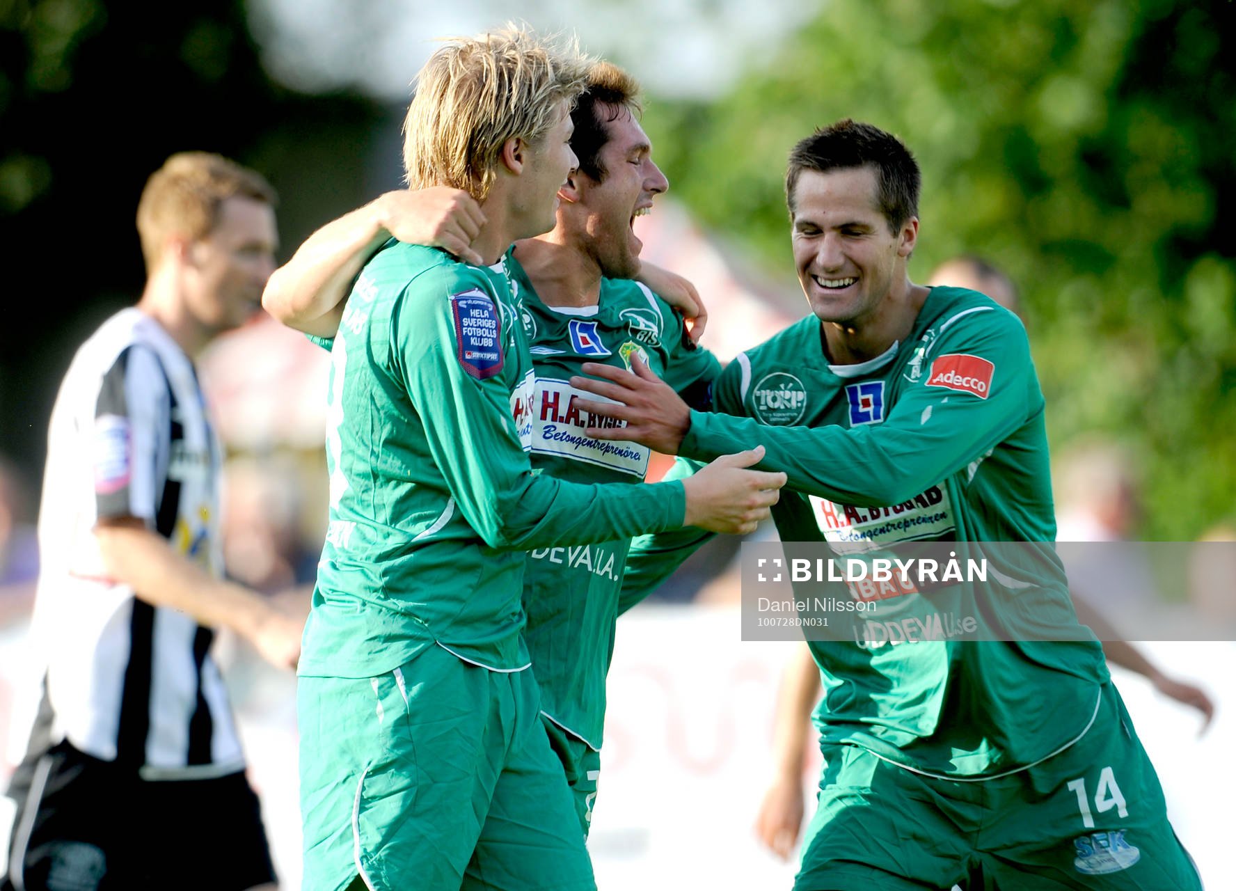  Michel Thomas, Ljungskile har gjort 1-0. Jubel.