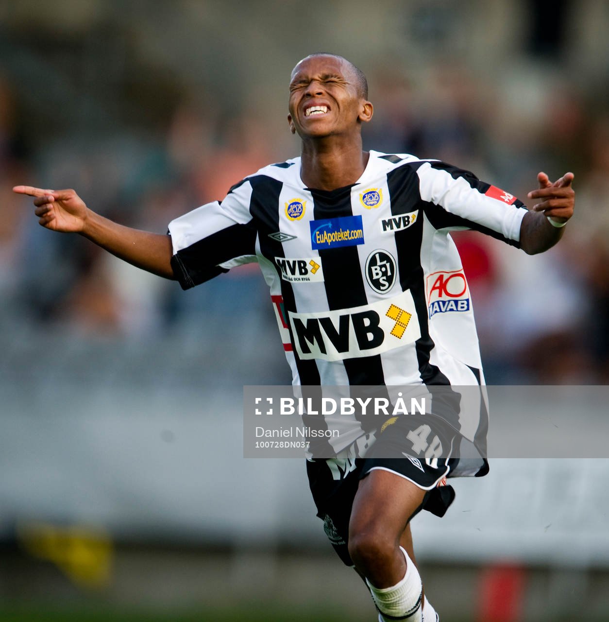  Amethyst  Bradley Raleni, Landskrona jubel efter sitt 2-1 mål.