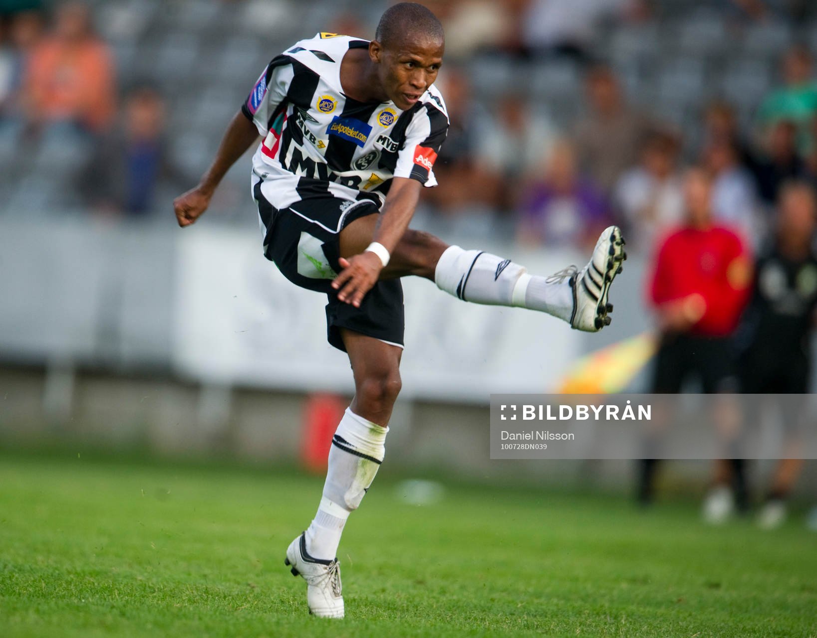  Amethyst  Bradley Raleni, Landskrona skjuter in 2-1.