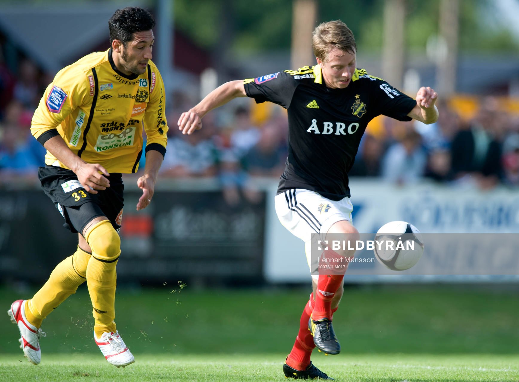 Viktor Lundberg, AIK, springer ifrån Juan Robledo, Mjällby