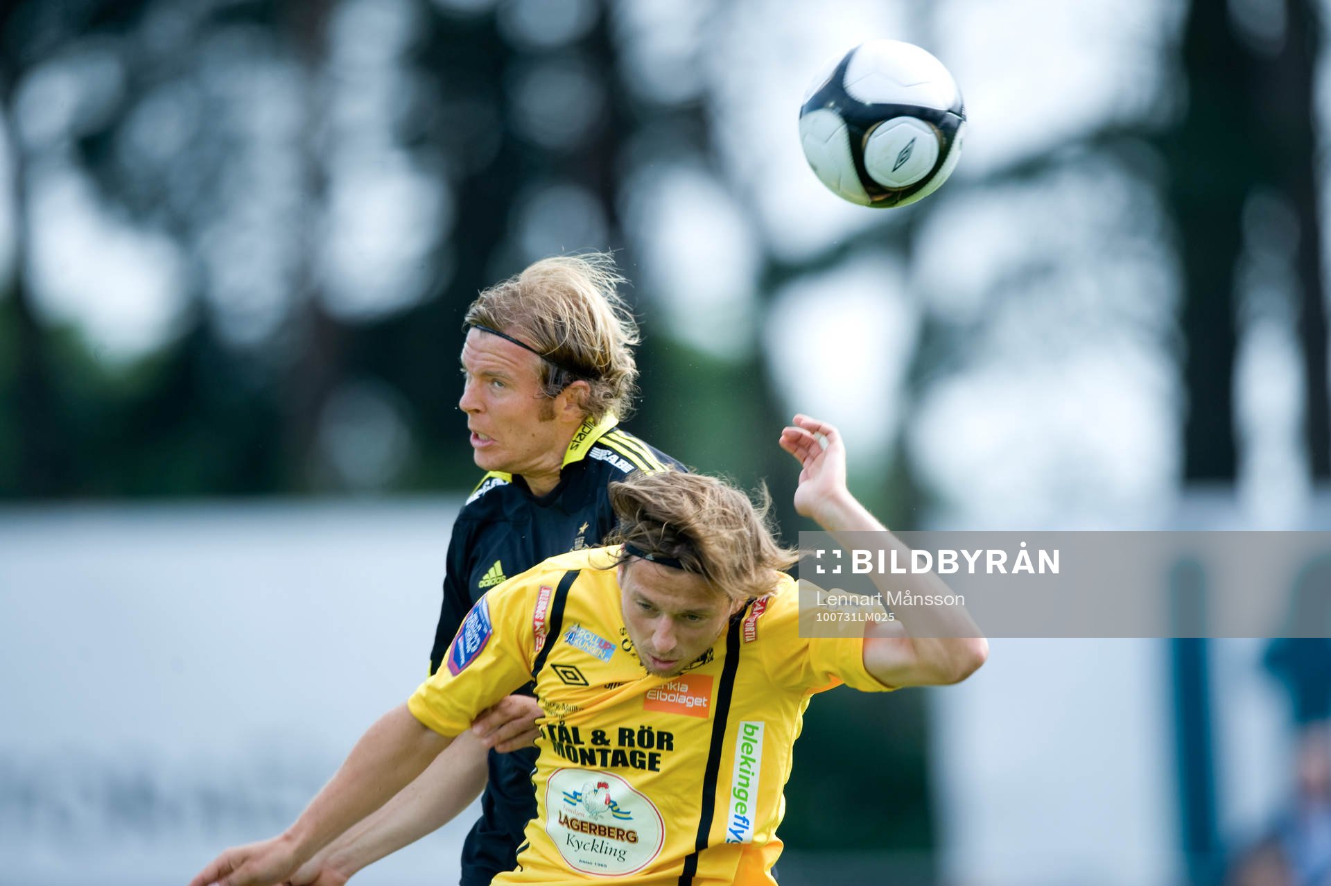 Per Karlsson, AIK, mot Peter Gitzelov, Mjällby. Nick,