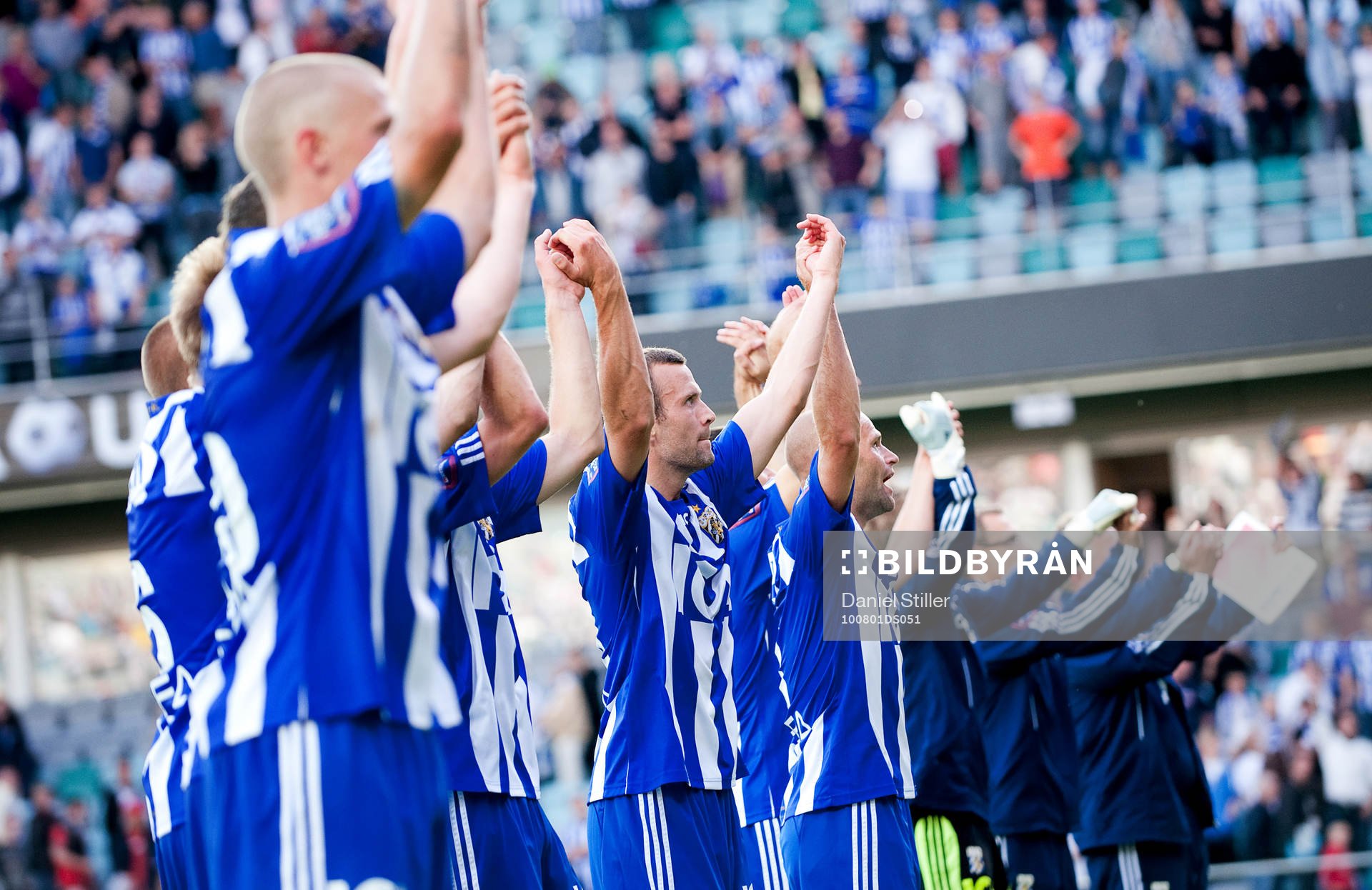 Laget tackar fansen