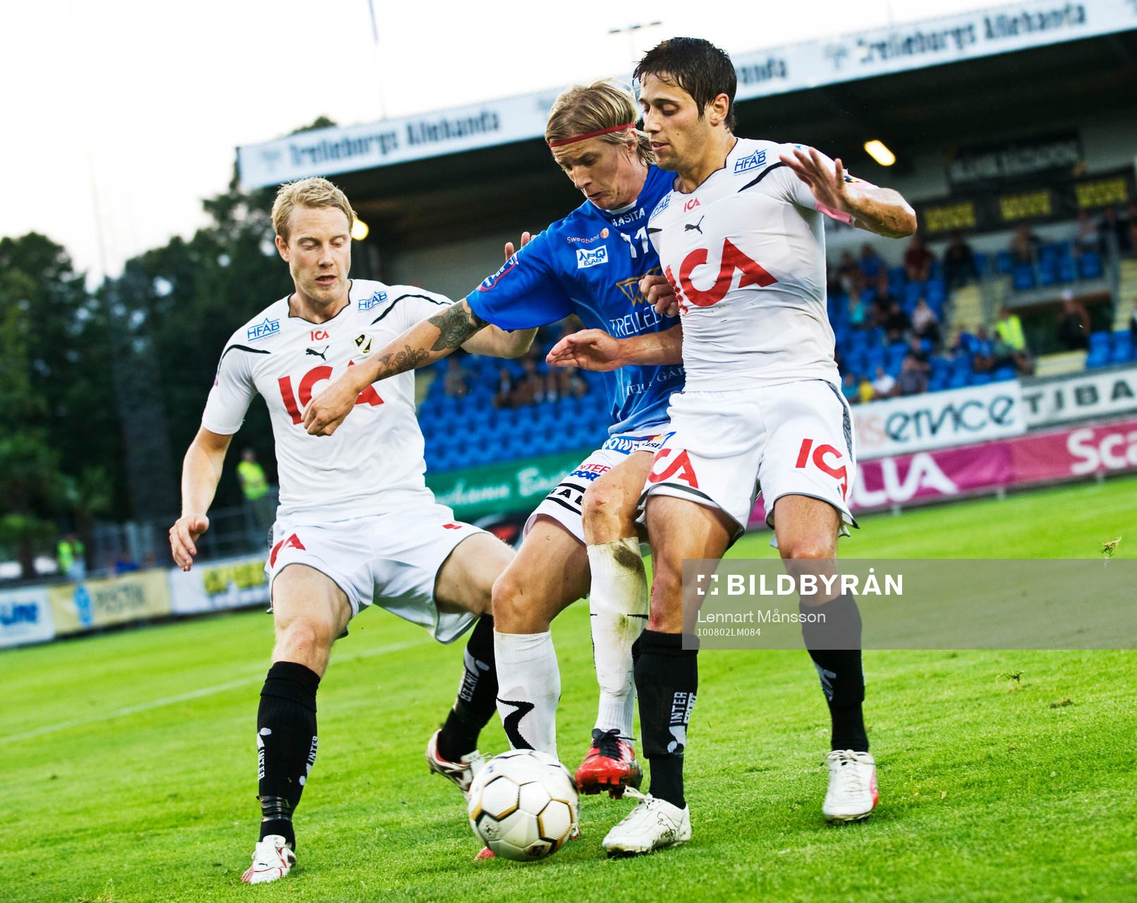  Johnny Lundberg och Michael Görlitz, Halmstad, Andreas Drugge, Trelleborg. Närkamp.