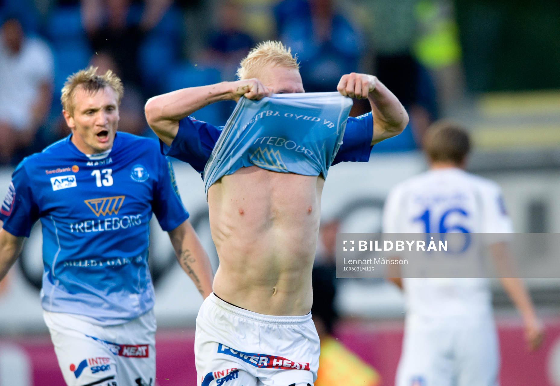 Mattias Adelstam, sliter av sig tröjan, Fredrik Jensen