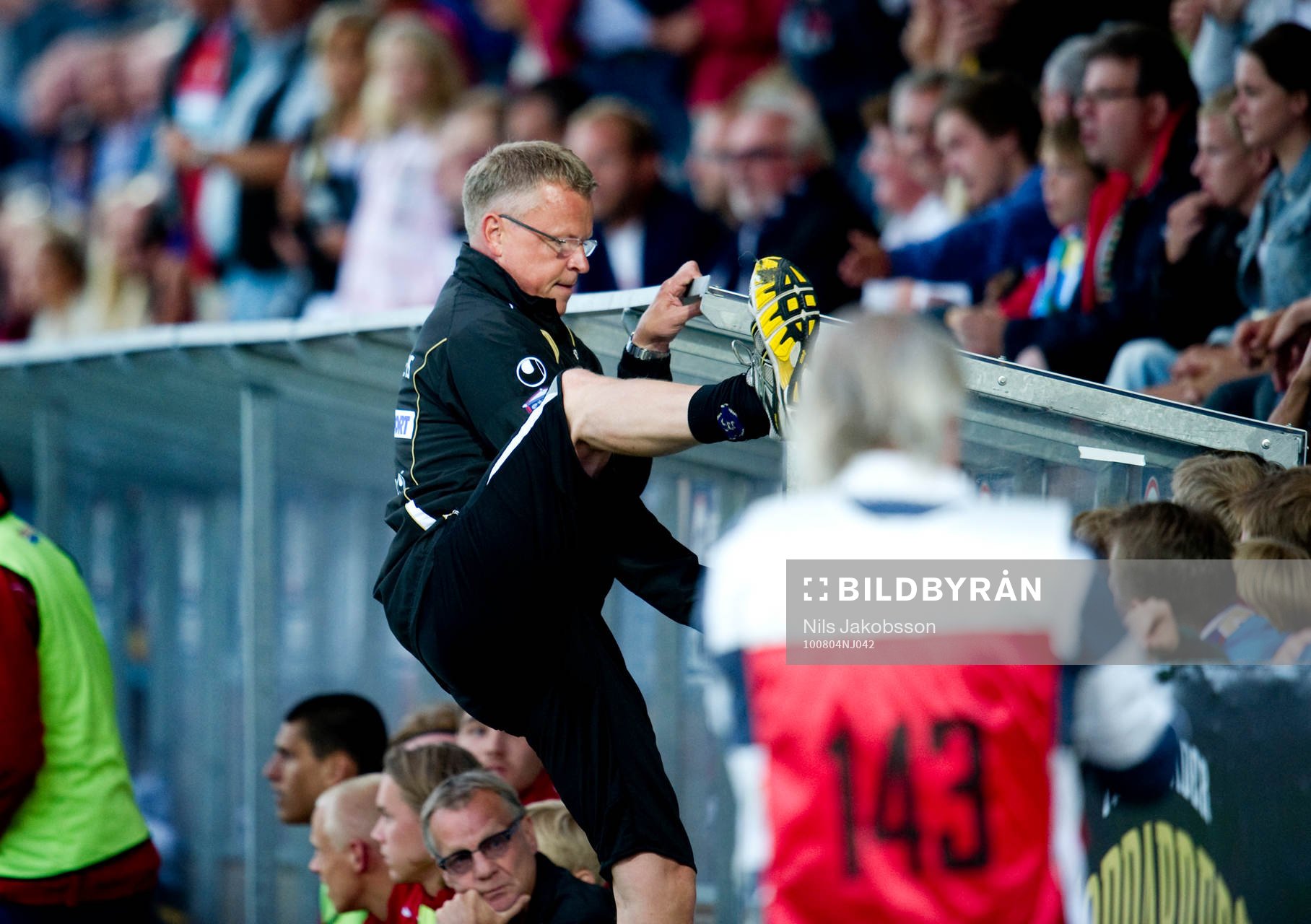 Jan Andersson, tränare, visas upp på läktaren