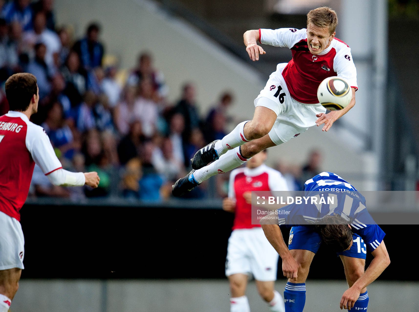 Pontus Wernbloom, AZ Alkmaar, flyger högt