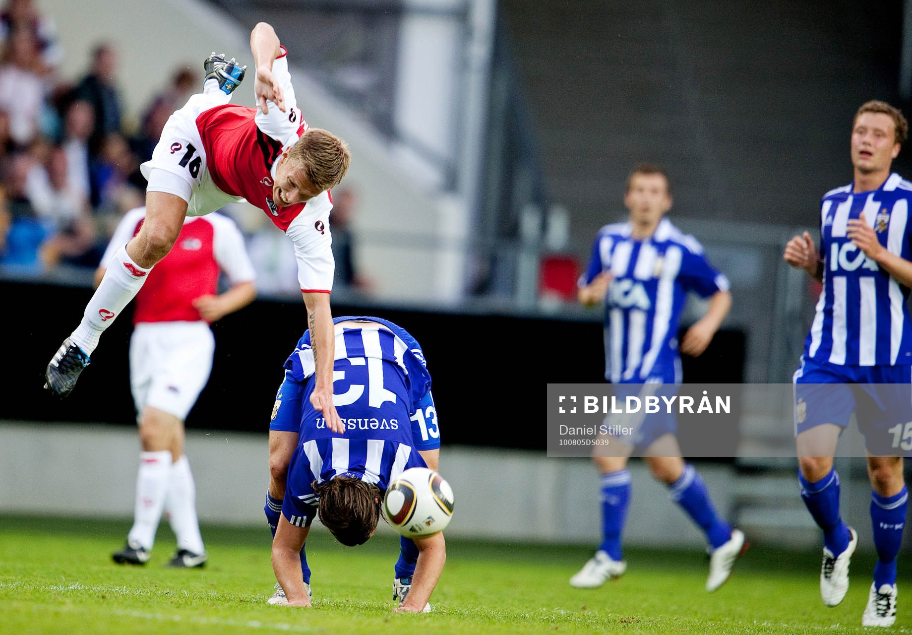 Pontus Wernbloom, AZ Alkmaar, flyger högt