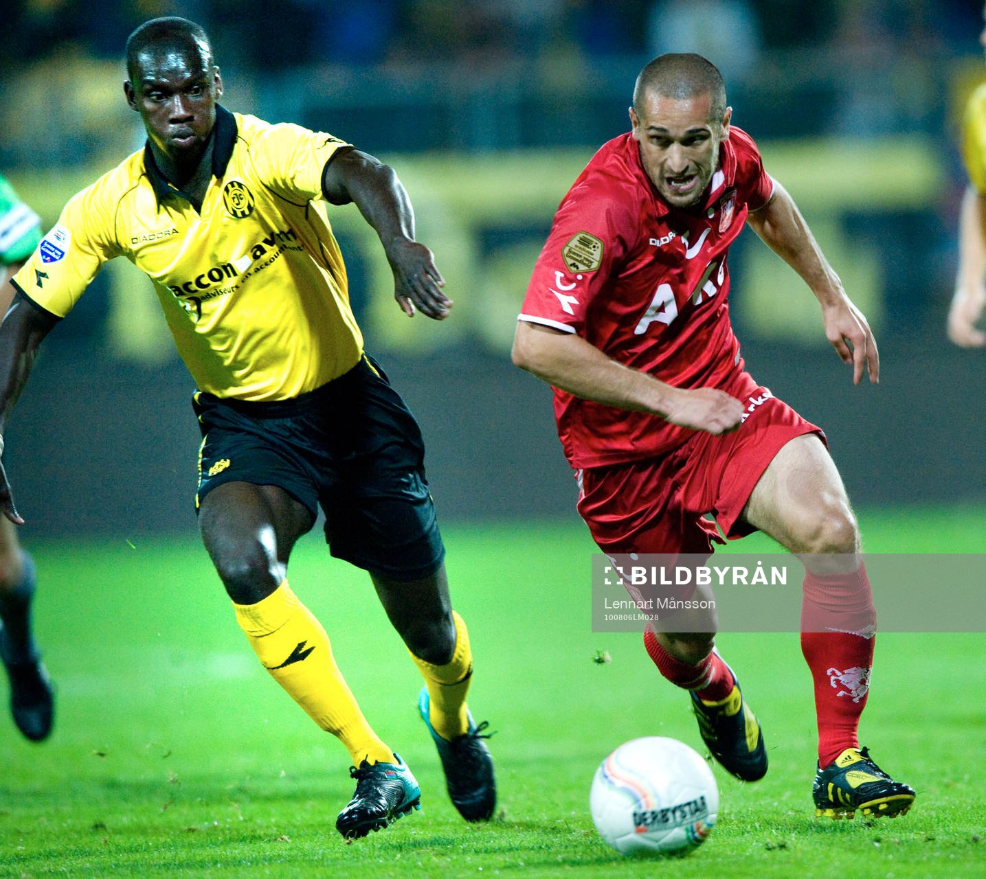 Emir Bajrami, Twente, tar sig förbi Pa Modou Kah, Roda