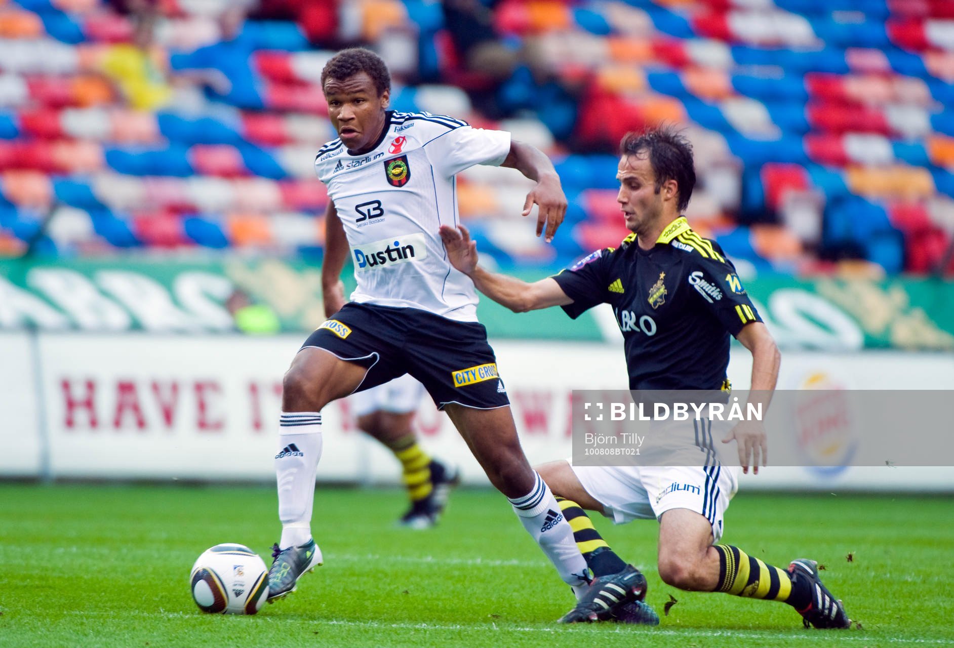Serge-Junior Ngouali, Brommapojkarna och Helgi Danielssn,