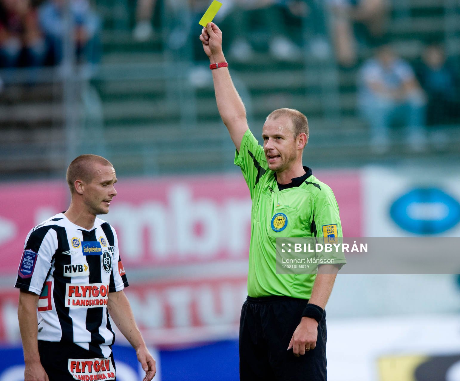 Fredrik Svanbäck, Landskrona, varnad av Fredrik Lundberg,