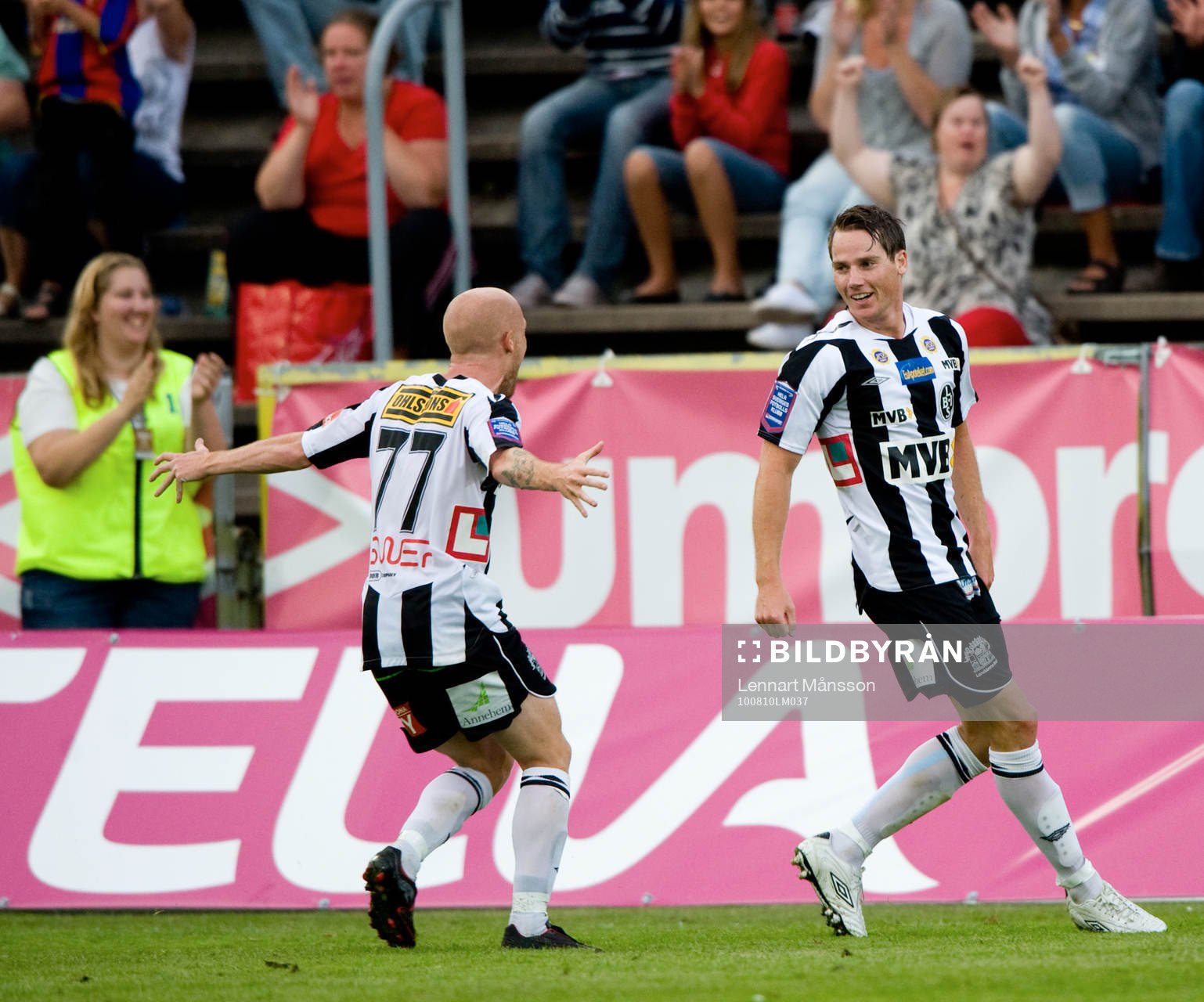 1-0 Johan Persson som grattas av Max Mölder