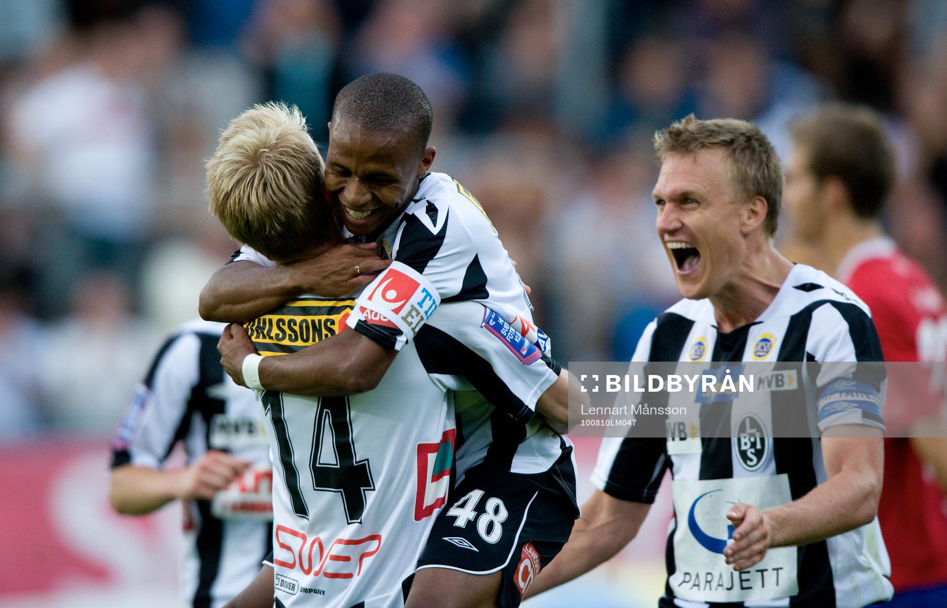 2-0, Thomas Raun, som grattas av Surprise, Bradley Ralani