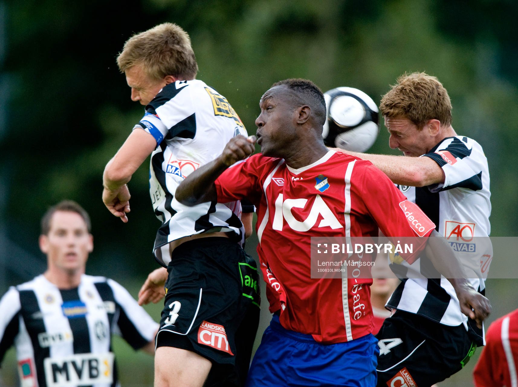 Oliver Karekezi, Öster, nickduell med Linus Malmkvist,