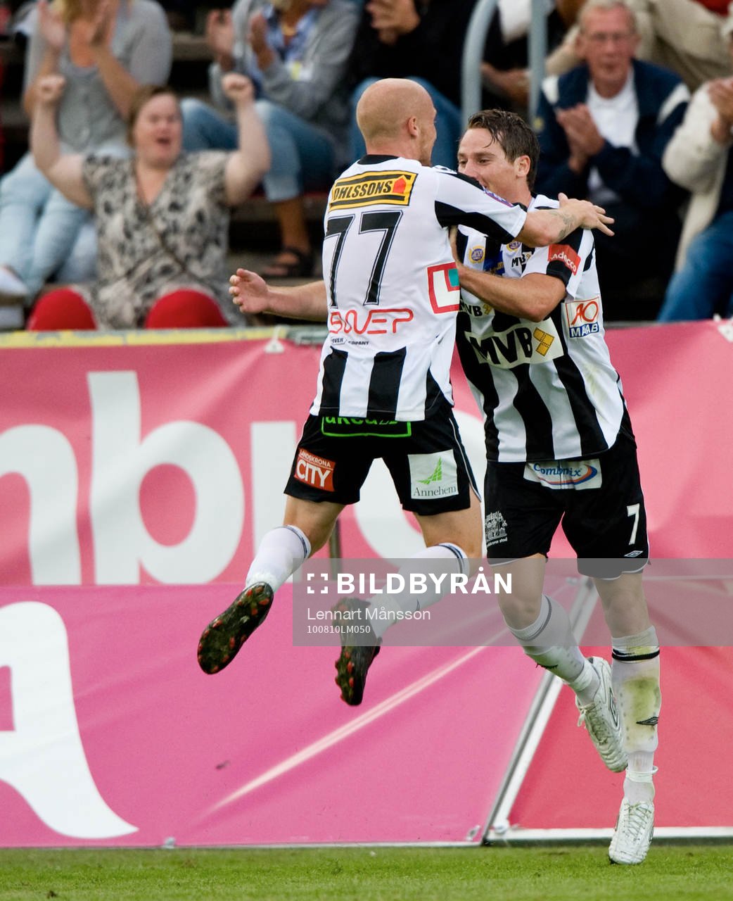 1-0 Johan Persson som grattas av Max Mölder. Jubel