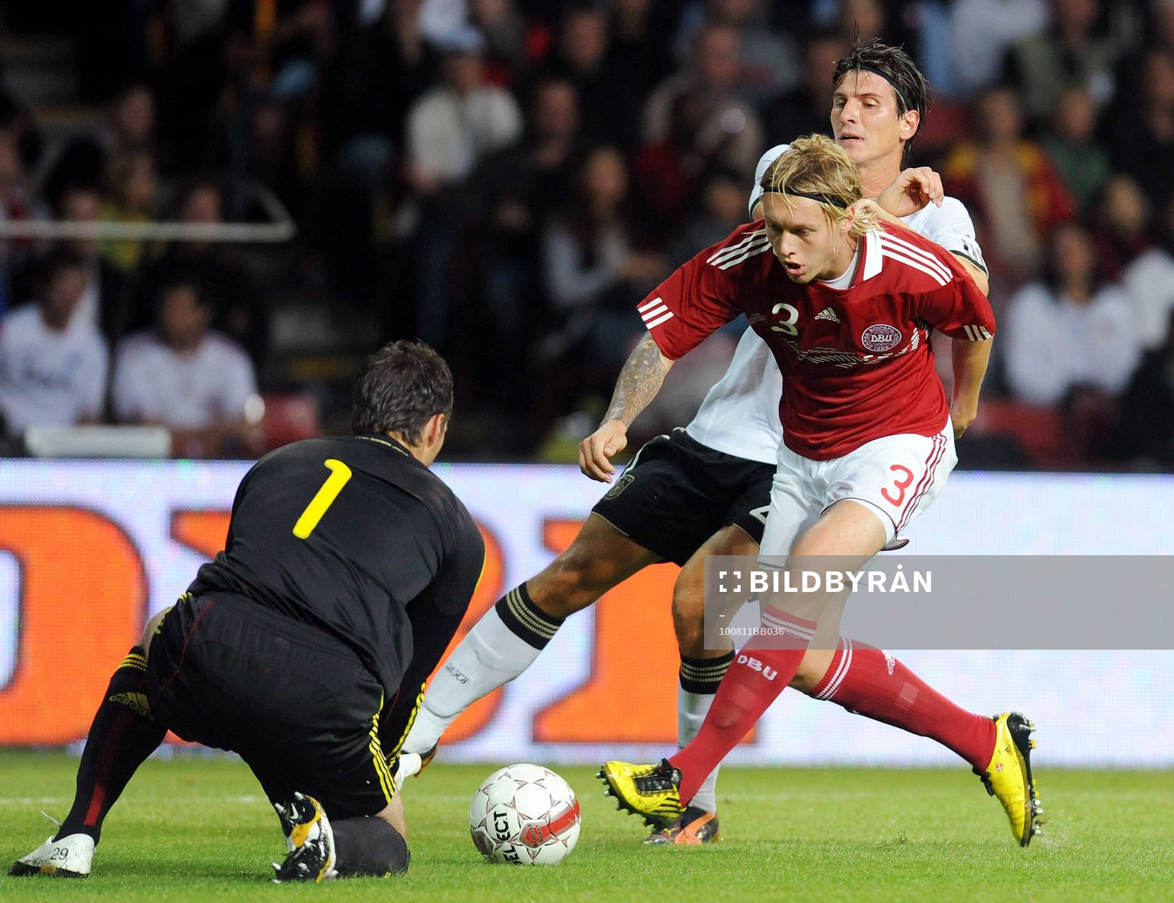  Thomas Sörensen (målvakt) och Simon Kjaer, Danmark. Mario Gomez, Tyskland.