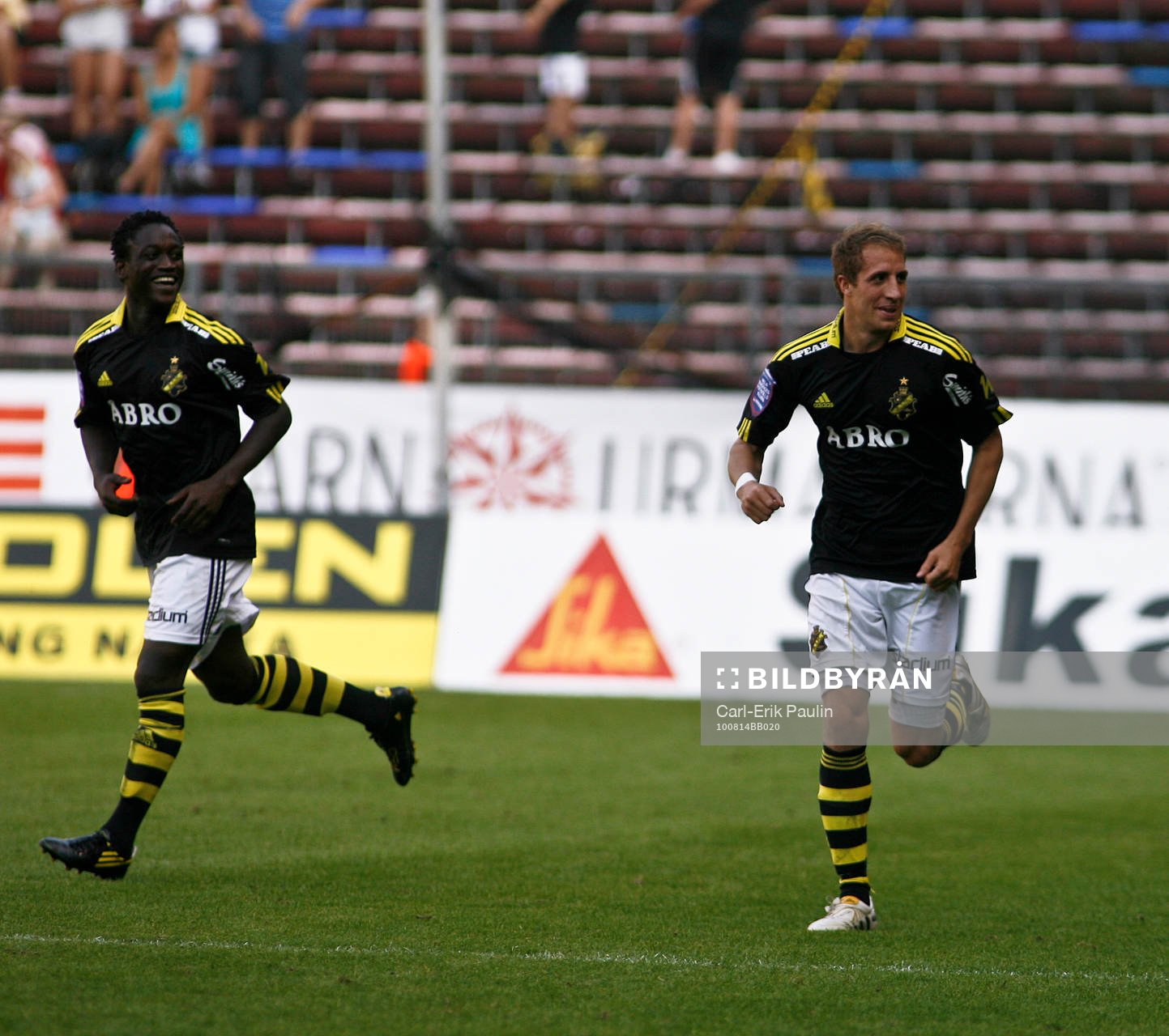 Saihou Jagne och Kenny Pavey, AIK (Jubel)