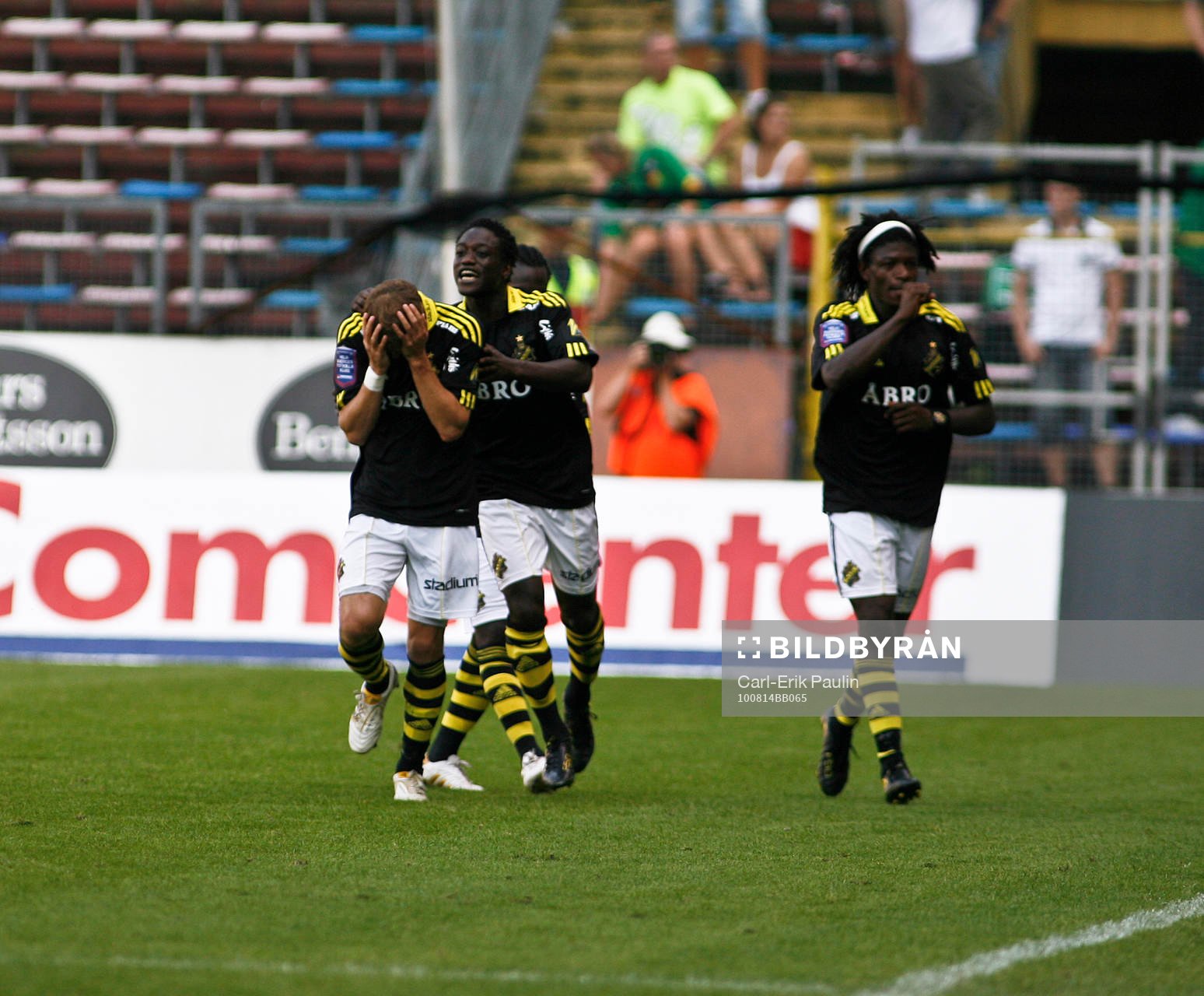  Saihou Jagne och Kenny Pavey och Muhamed Bangura, AIK (Jubel)
