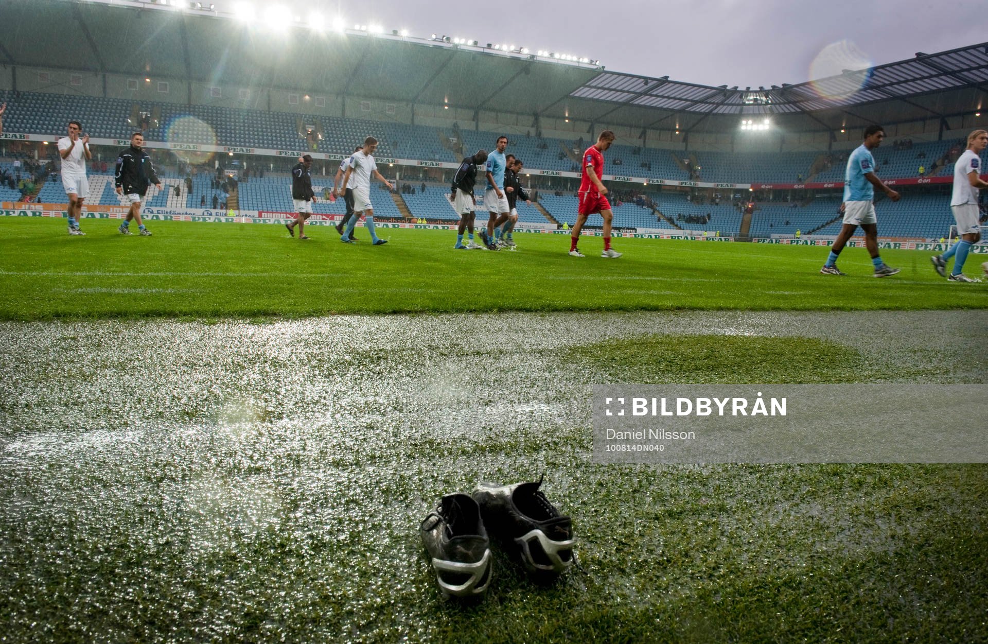 Malmö spelare på väg ut eftersom matchen blev inställd