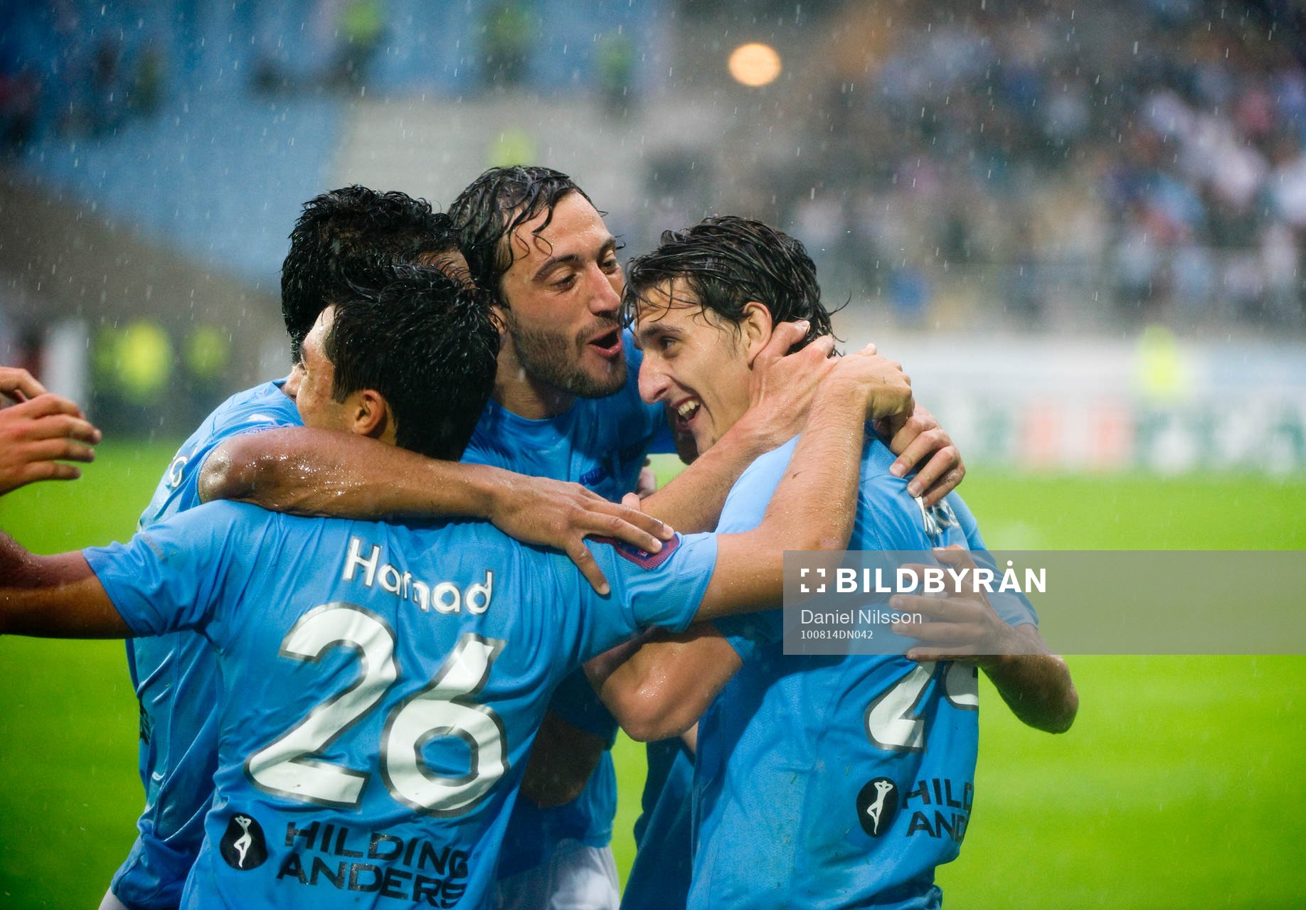 Agon Mehmeti, Malmö gjorde 1-0 i ösregnet. Jubel i regnet