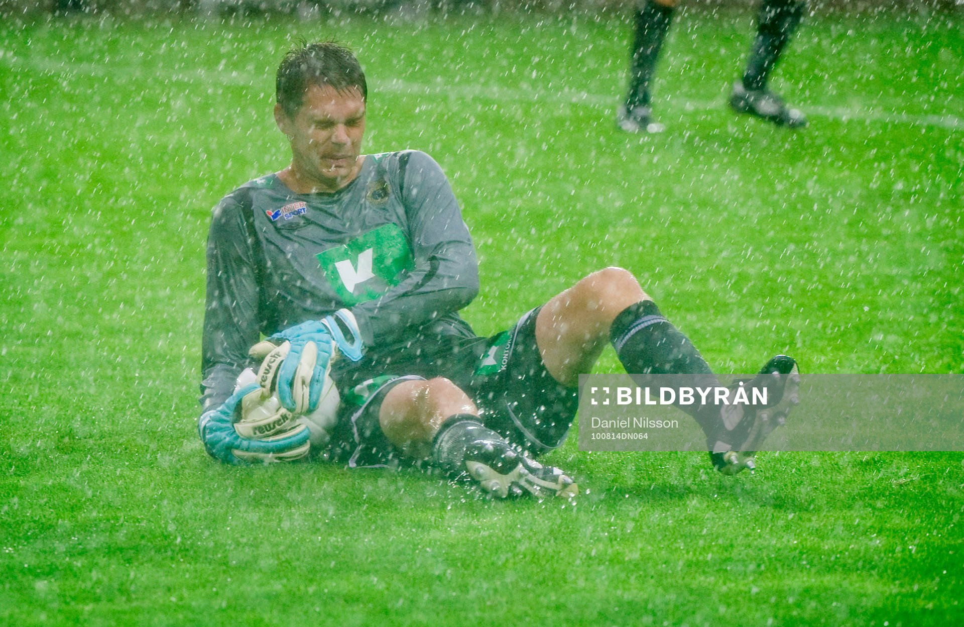 Mattias Hugosson, målvakt Gefle i regnet. Regn, oväder