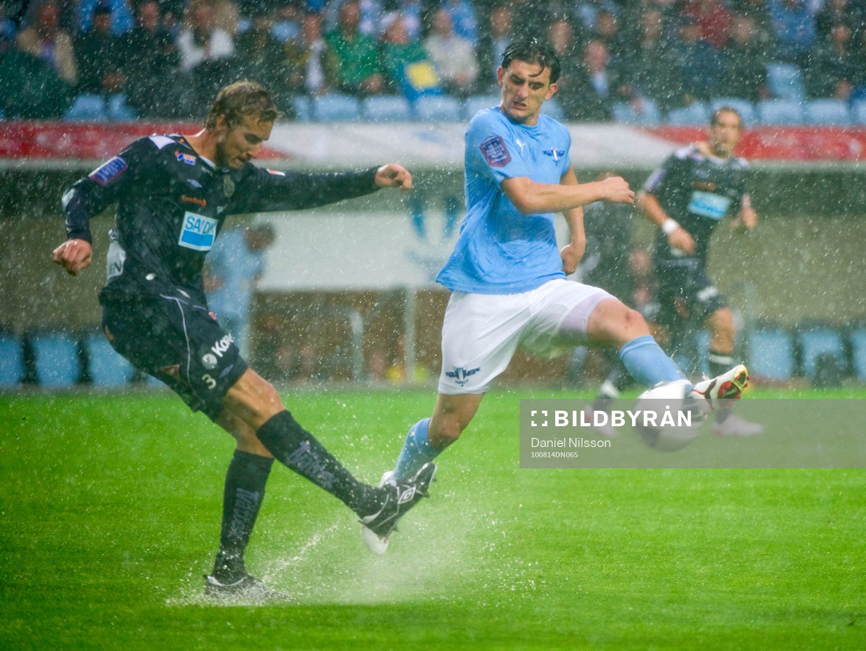 Agon Mehmeti, Malmö och Daniel Theorin, Gefle. Regn,