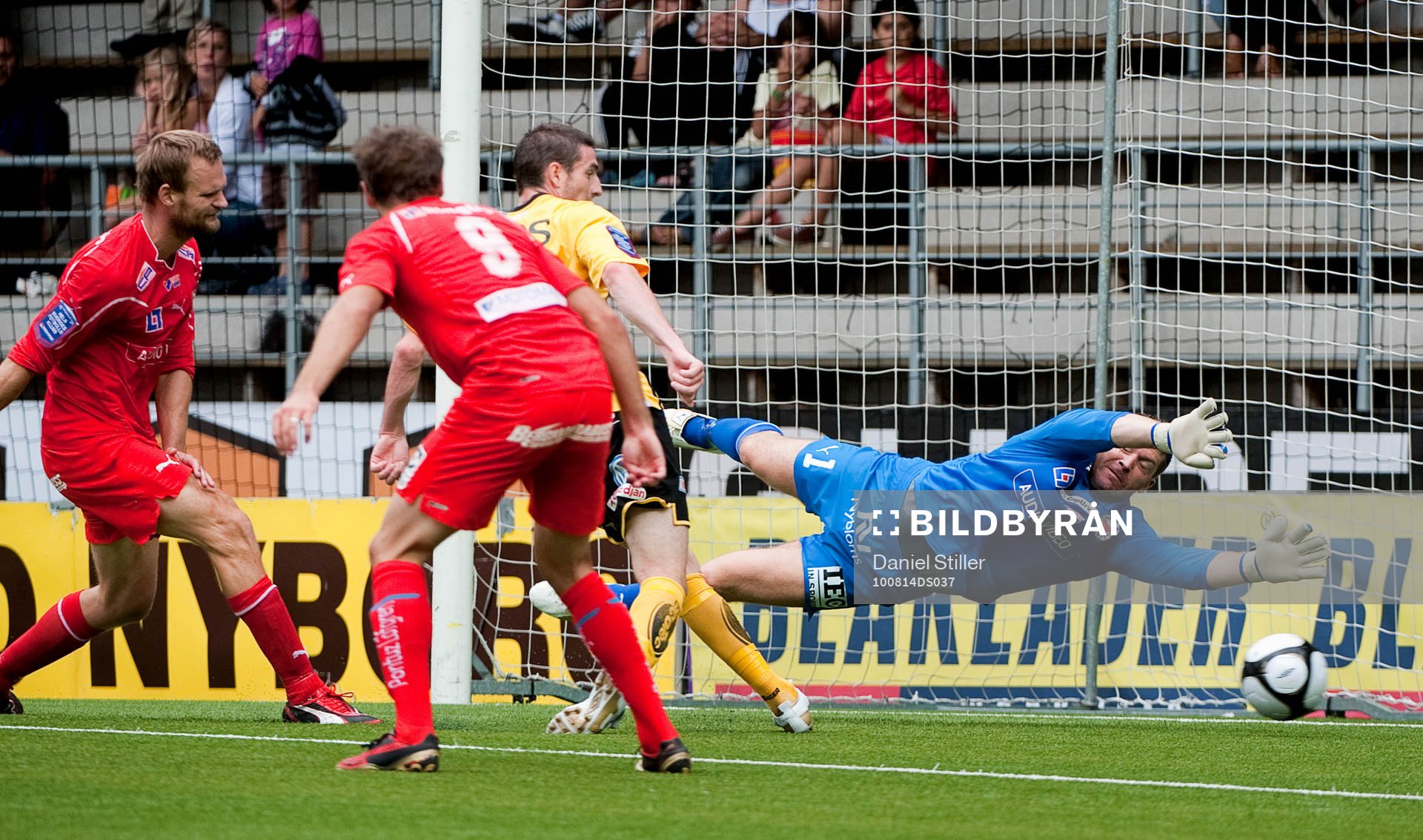 James Keene, Elfsborg, gör 4-1. Petter Wastå, målvakt