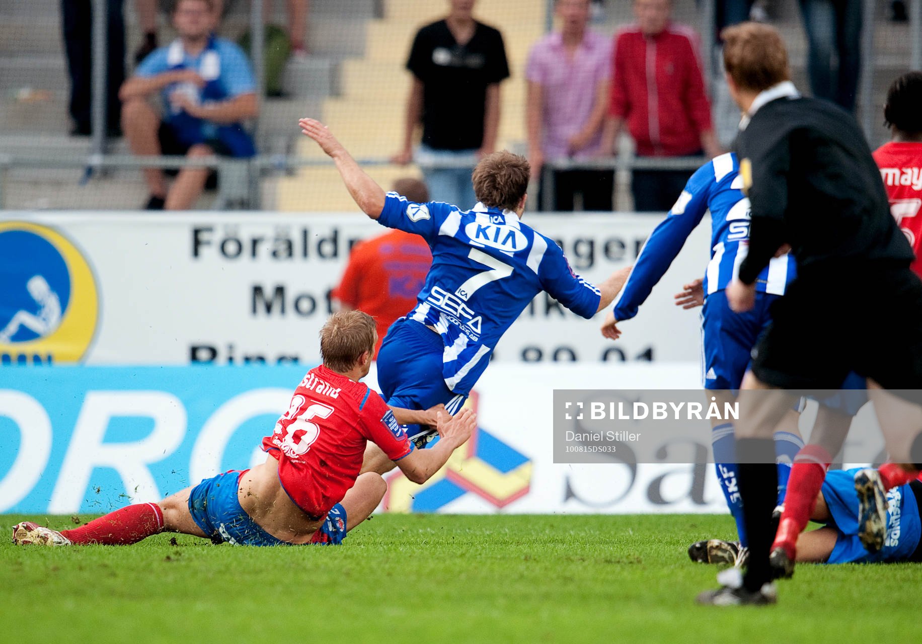 Joel Ekstrand, Helsingborg, fäller Tobias Hysén, IFK